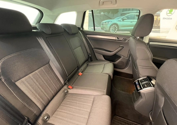 Skoda Superb cena 113500 przebieg: 118549, rok produkcji 2019 z Kunów małe 172